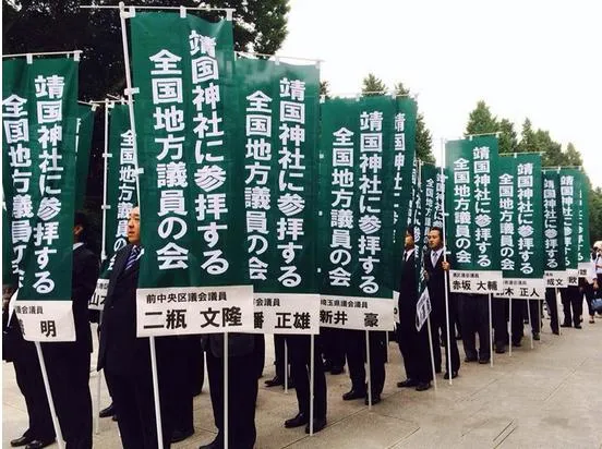 日本地方議會拜鬼大軍